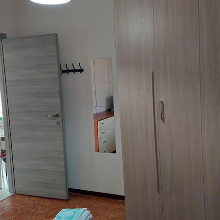 Affitti Brevi Ferrera Bilocale Ilenia 20 Minuti Da Rho Fiera E San Siro Bareggio Exterior foto